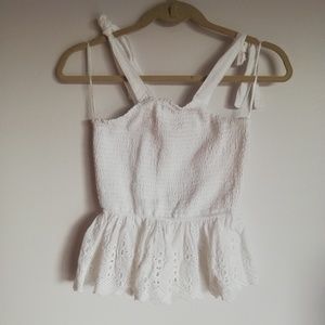 Super cuteee white top Xsmall never worn